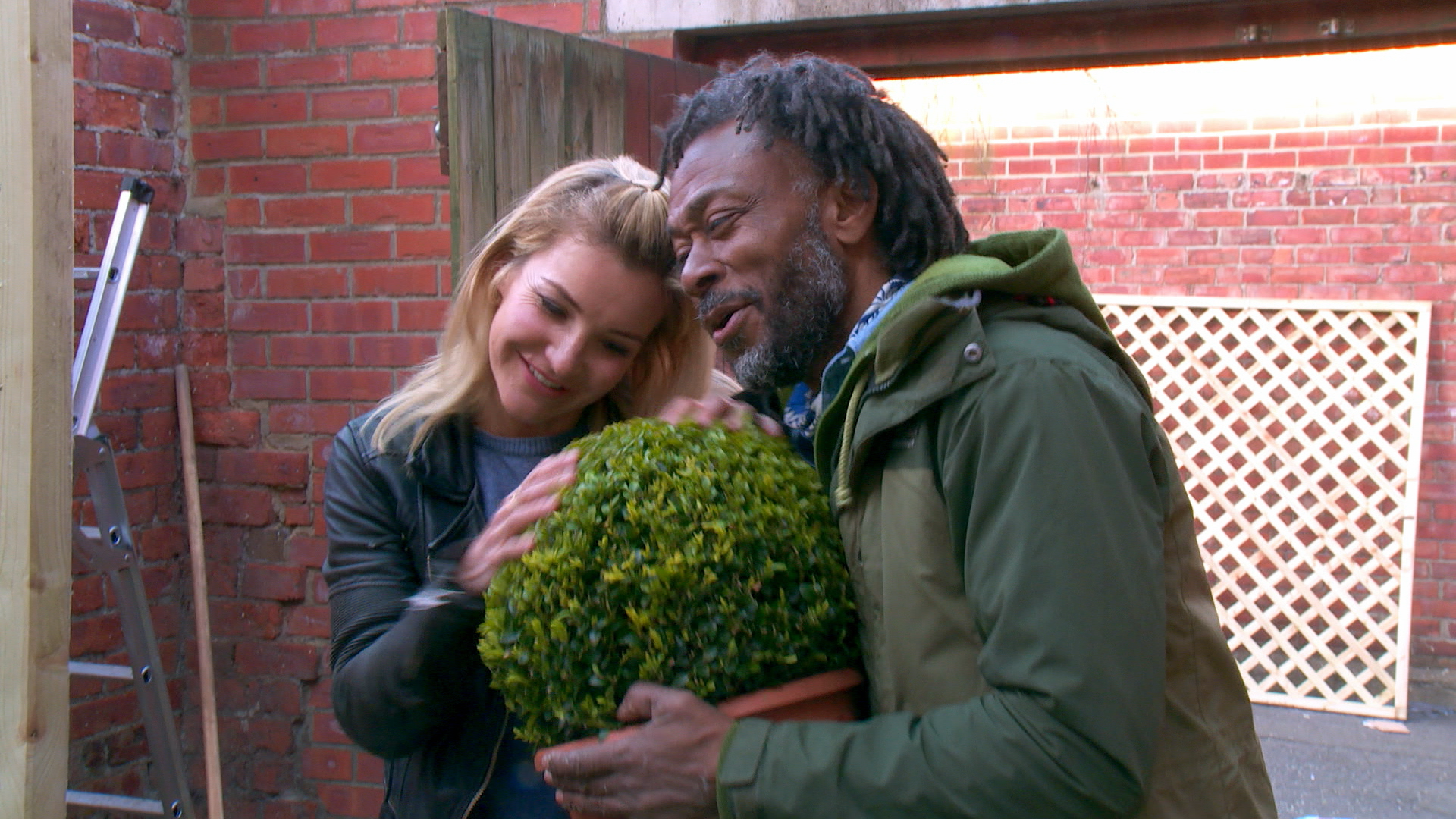 Watch the Instant Gardener with Helen Skelton and Danny Clarke